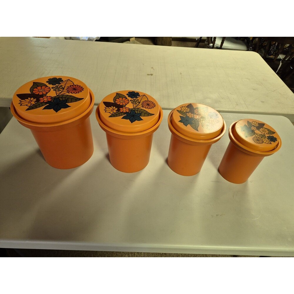 4 Vintage Rubbermaid Plastic Orange Canisters With A Floral Pattern On The Lid